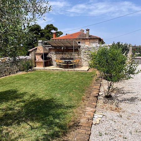 Holiday Home Stancija Becic Mugeba Exterior foto